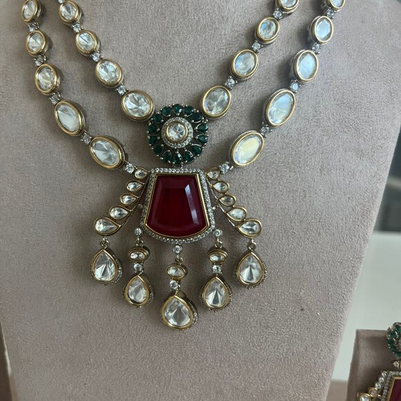 Victorian Kundan Necklace Set with Ruby & Emerald - Picture 4 of 6